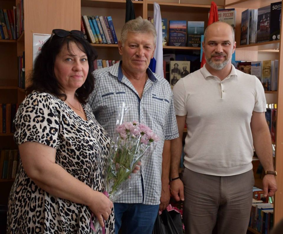 В рамках партийного проекта «Культура малой Родины» ко Дню семьи, любви и верности в центральной городской библиотеке прошла концертная программа" Ромашка на счастье" В рамках партийного проекта «Культура малой Родины» ко Дню семьи, любви и верности в центральной городской библиотеке прошла концертная программа" Ромашка на счастье"