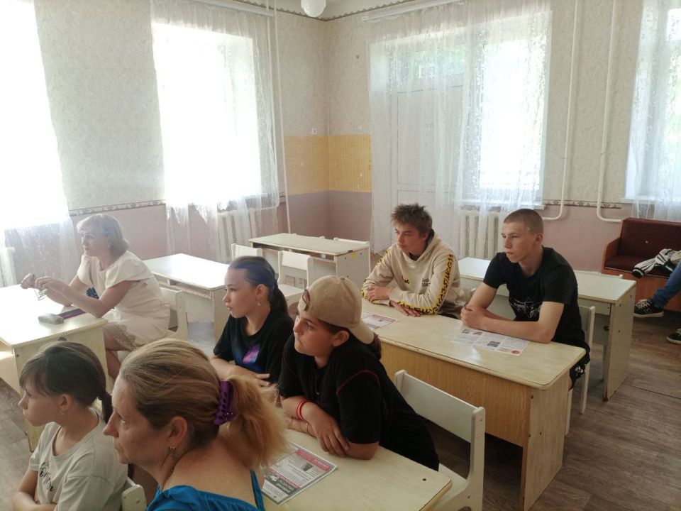 В рамках реализации проекта «Крепкая семья» ВПП «Единая Россия», в рамках проведения Недели правовой помощи, отделом опеки и попечительства администрации городского округа Дебальцево совместно с субъектами социальной... В рамках реализации проекта «Крепкая семья» ВПП «Единая Россия», в рамках проведения Недели правовой помощи, отделом опеки и попечительства администрации городского округа Дебальцево совместно с субъектами социальной...