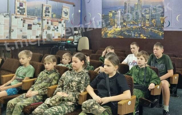 Сегодня в клубе поселка Широкий в рамках проекта «Культура малой Родины» партии «Единая Россия» прошел тематический час ко Дню семьи, любви и верности «О семье и семейных ценностях» Сегодня в клубе поселка Широкий в рамках проекта «Культура малой Родины» партии «Единая Россия» прошел тематический час ко Дню семьи, любви и верности «О семье и семейных ценностях»