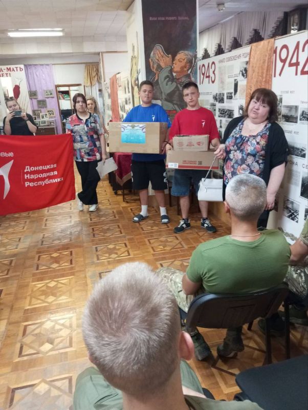 Денис Зубов: Тепло из дома. В преддверии празднования Дня семьи, любви и верности в нашем городе состоялась значимая встреча, организованная представителями администрации и активистами Движения Первых Денис Зубов: Тепло из дома. В преддверии празднования Дня семьи, любви и верности в нашем городе состоялась значимая встреча, организованная представителями администрации и активистами Движения Первых