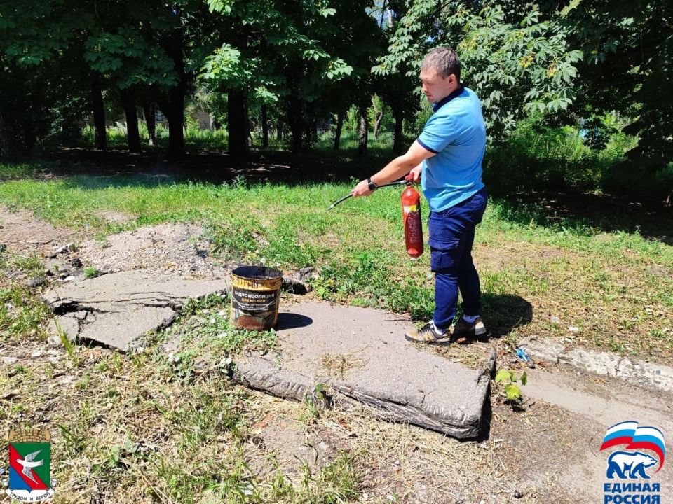 Тренировка по использованию средств тушения пожаров в Калининском внутригородском районе города Горловка Тренировка по использованию средств тушения пожаров в Калининском внутригородском районе города Горловка