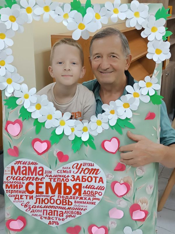 Игорь Мартынов: Творческая мастерская «Ромашка раз, ромашка два – семья большая у меня» Игорь Мартынов: Творческая мастерская «Ромашка раз, ромашка два – семья большая у меня»