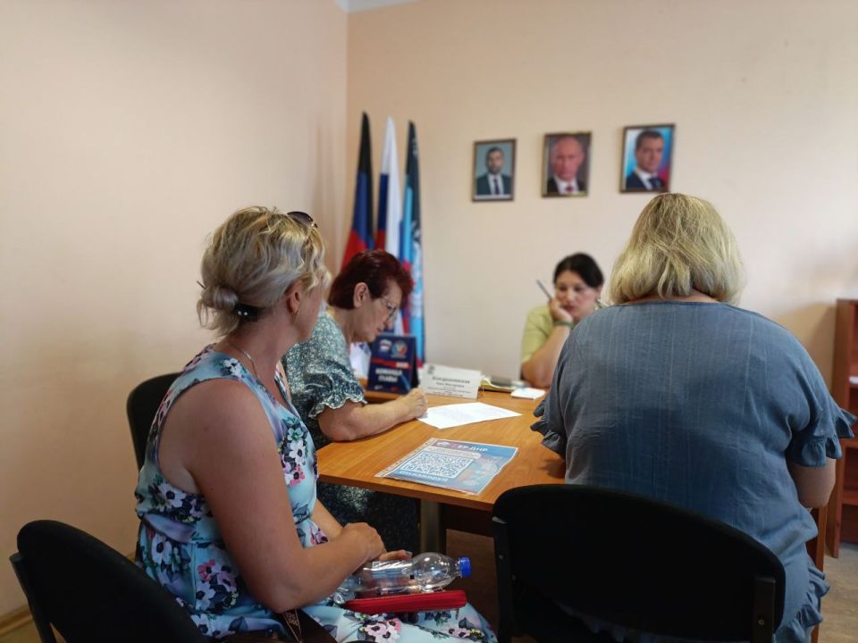 Анна Кондрыкинская: Сегодня утром в общественной приёмной председателя партии «Единая Россия» провела приём граждан Анна Кондрыкинская: Сегодня утром в общественной приёмной председателя партии «Единая Россия» провела приём граждан