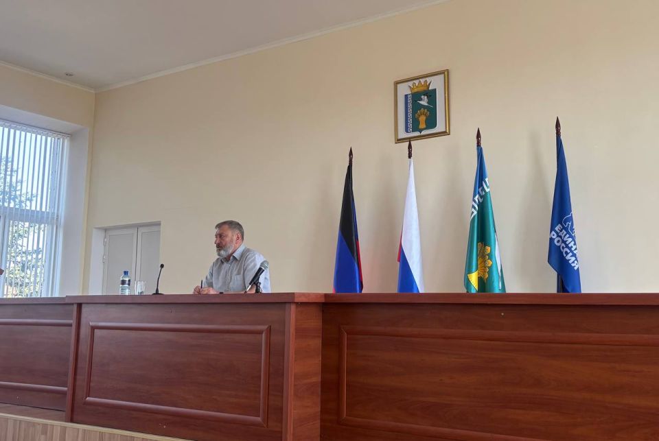 Глава муниципального образования Мангушский муниципальный округ Борис Трима провел плановое оперативное совещание с руководителями структурных подразделений администрации Мангушского МО, территориальных подразделений... Глава муниципального образования Мангушский муниципальный округ Борис Трима провел плановое оперативное совещание с руководителями структурных подразделений администрации Мангушского МО, территориальных подразделений...