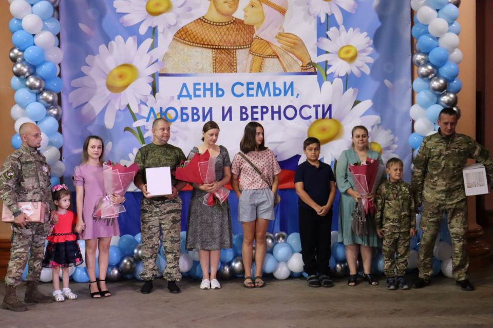 «ЛЮБОВЬ И ВЕРНОСТЬ – ДВА КРЫЛА СЕМЬИ» «ЛЮБОВЬ И ВЕРНОСТЬ – ДВА КРЫЛА СЕМЬИ»