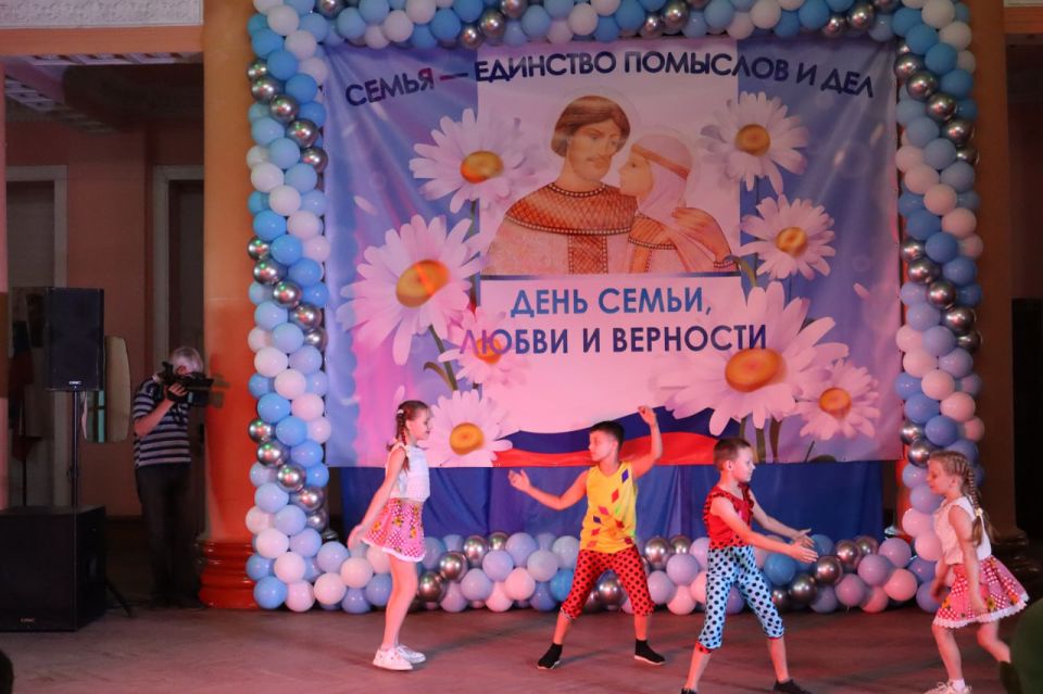 «ЛЮБОВЬ И ВЕРНОСТЬ – ДВА КРЫЛА СЕМЬИ» «ЛЮБОВЬ И ВЕРНОСТЬ – ДВА КРЫЛА СЕМЬИ»