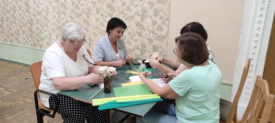 Александр Подгорный: В Кировском внутригородском районе прошел мастер-класс по изготовлению ромашки приуроченный Дню семьи, любви и верности Александр Подгорный: В Кировском внутригородском районе прошел мастер-класс по изготовлению ромашки приуроченный Дню семьи, любви и верности