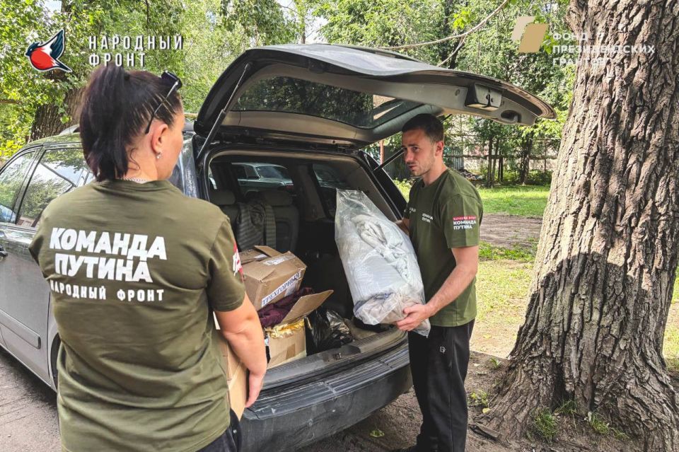 Участники команды Молодёжки Народного фронта ДНР передали гуманитарную помощь семье из посёлка Нетайлово Участники команды Молодёжки Народного фронта ДНР передали гуманитарную помощь семье из посёлка Нетайлово