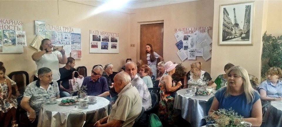 Сегодня, на базе ГБОУ социального обслуживания «Центр социального обслуживания населения Центрально-Городского района города Макеевки» прошло мероприятие, приуроченное к празднованию народного праздника - Дня Ивана Купала... Сегодня, на базе ГБОУ социального обслуживания «Центр социального обслуживания населения Центрально-Городского района города Макеевки» прошло мероприятие, приуроченное к празднованию народного праздника - Дня Ивана Купала...
