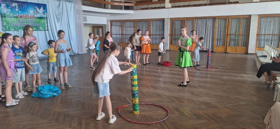 Игровая программа «Ромашка – улыбашка» Игровая программа «Ромашка – улыбашка»