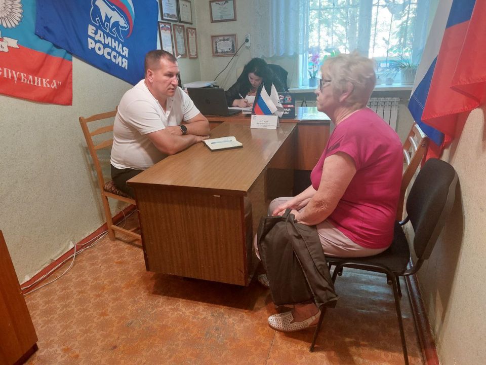 Сергей Желновач: 8 июля 2025г., заместитель главы администрации городского округа Дебальцево Валерий Бессараб, провёл личный прием граждан в местной общественной приёмной Дебальцевского местного отделения Партии "Единая... Сергей Желновач: 8 июля 2025г., заместитель главы администрации городского округа Дебальцево Валерий Бессараб, провёл личный прием граждан в местной общественной приёмной Дебальцевского местного отделения Партии "Единая...