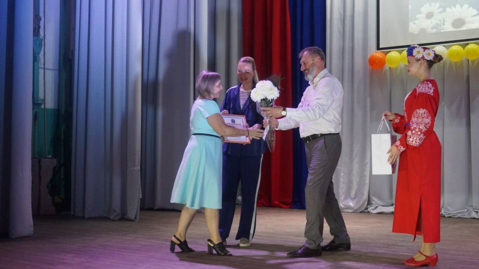 Торжественное мероприятие ко Дню семьи, любви и верности в Мангушском округе Торжественное мероприятие ко Дню семьи, любви и верности в Мангушском округе