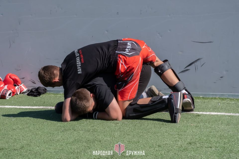 Учим молодёжь бороться правильно! Учим молодёжь бороться правильно!