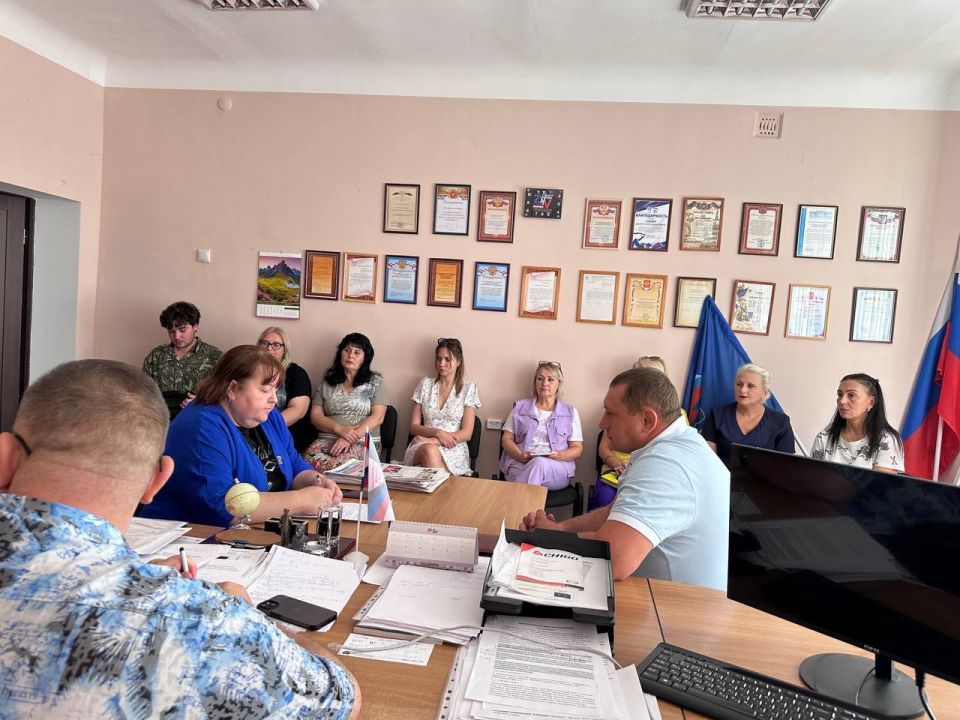 Денис Зубов: Сегодня, 8 июля, провел рабочее совещание с Секретарями первичных отделений Всероссийской политической партии «Единая Россия» Денис Зубов: Сегодня, 8 июля, провел рабочее совещание с Секретарями первичных отделений Всероссийской политической партии «Единая Россия»