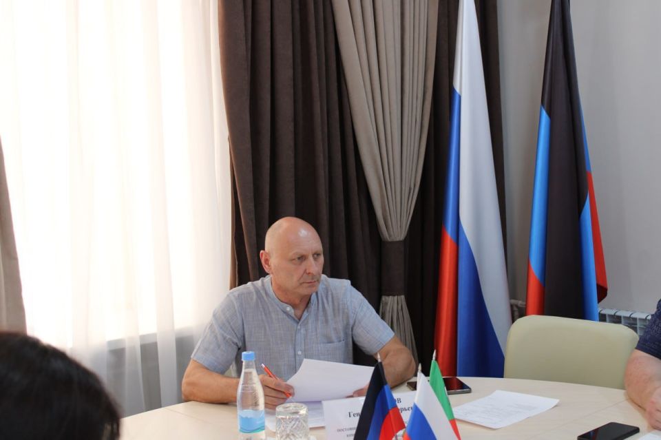 Роман Конев: Во вторник, 8 июля 2025 года, провёл заседания постоянных комитетов Горловского городского совета Донецкой Народной Республики первого созыва Роман Конев: Во вторник, 8 июля 2025 года, провёл заседания постоянных комитетов Горловского городского совета Донецкой Народной Республики первого созыва