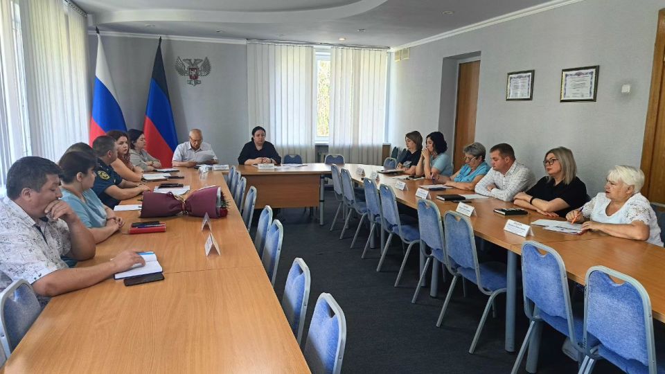 Виктория Жукова: Провела еженедельное аппаратное совещание с руководителями ведомств, а также представителями силовых структур Виктория Жукова: Провела еженедельное аппаратное совещание с руководителями ведомств, а также представителями силовых структур
