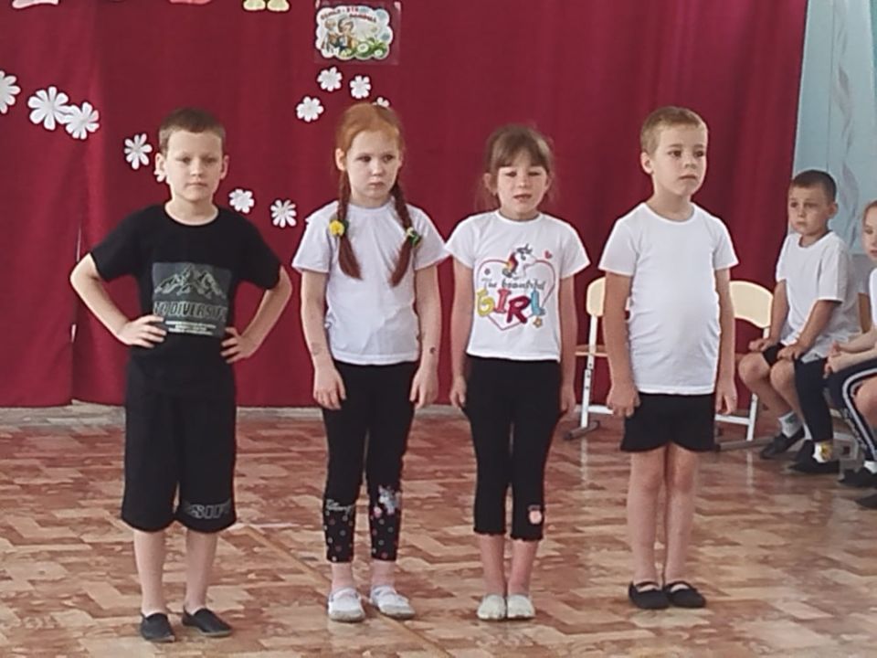 8 июля в ГКДОУ «Детский сад № 31 «Радость» г.о. Торез» ДНР прошёл музыкально-спортивный праздник, посвящённый Дню семьи, любви и верности 8 июля в ГКДОУ «Детский сад № 31 «Радость» г.о. Торез» ДНР прошёл музыкально-спортивный праздник, посвящённый Дню семьи, любви и верности