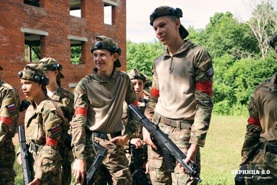 Ребята со всего Дальнего Востока собрались вместе на военно-патриотической игре «Зарница 2.0»! Ребята со всего Дальнего Востока собрались вместе на военно-патриотической игре «Зарница 2.0»!
