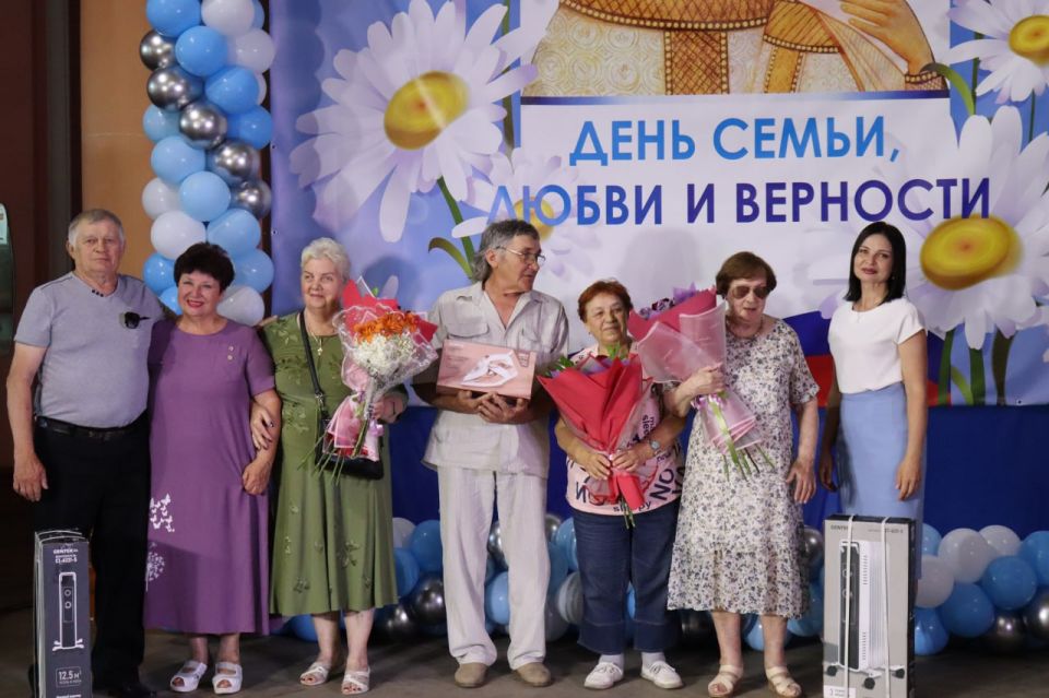 «ЛЮБОВЬ И ВЕРНОСТЬ – ДВА КРЫЛА СЕМЬИ» «ЛЮБОВЬ И ВЕРНОСТЬ – ДВА КРЫЛА СЕМЬИ»
