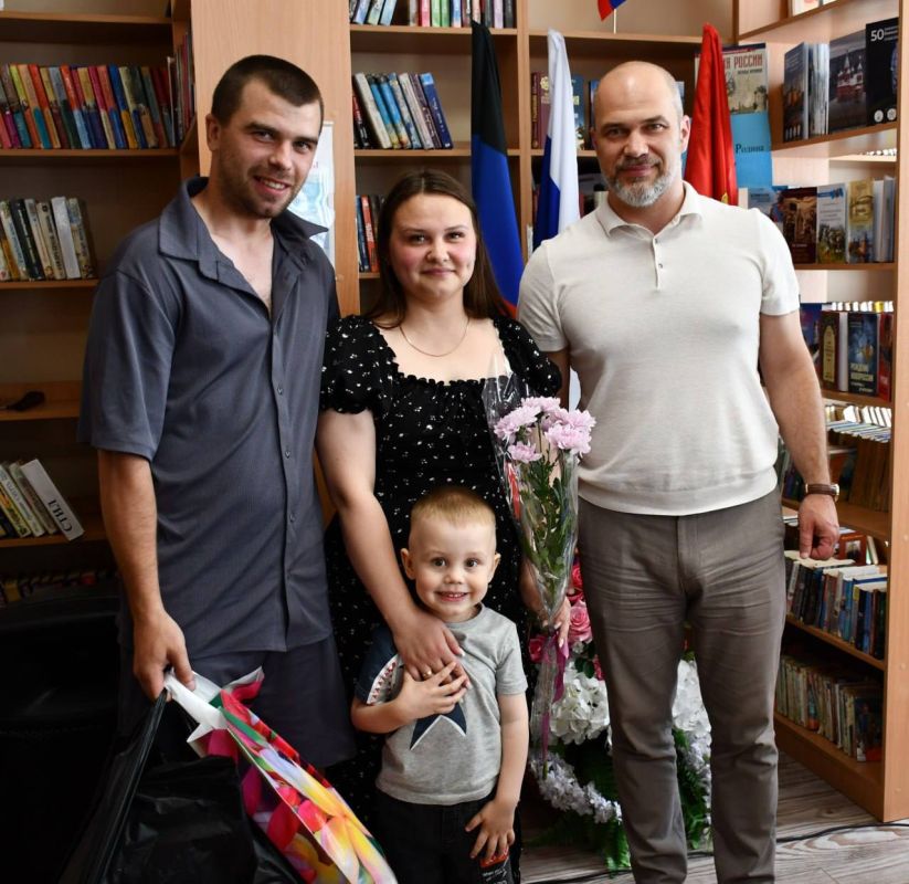Сергей Желновач: В рамках партийного проекта «Культура малой Родины» ко Дню семьи, любви и верности в центральной городской библиотеке прошла концертная программа" Ромашка на счастье" Сергей Желновач: В рамках партийного проекта «Культура малой Родины» ко Дню семьи, любви и верности в центральной городской библиотеке прошла концертная программа" Ромашка на счастье"