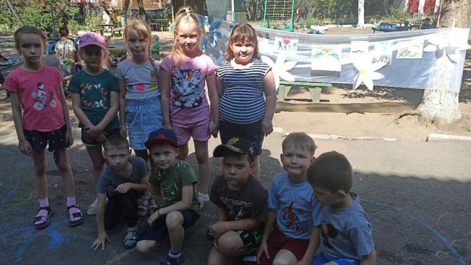 8 июля в честь праздника Дня семьи, любви и верности в ГКДОУ "Детский сад 17 "Мотылек" было проведено развлечение 8 июля в честь праздника Дня семьи, любви и верности в ГКДОУ "Детский сад 17 "Мотылек" было проведено развлечение