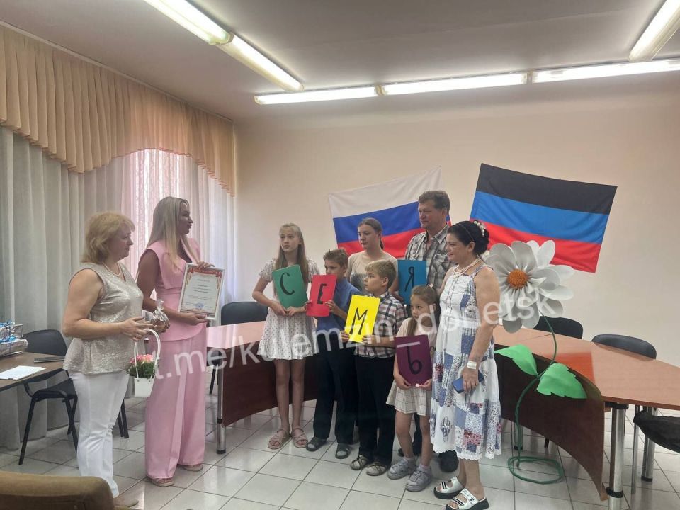 Алексей Кулемзин: Во всех районах Донецка состоялись тематические мероприятия, посвященные празднованию одного из самых добрых и светлых праздников - Дню семьи, любви и верности! Алексей Кулемзин: Во всех районах Донецка состоялись тематические мероприятия, посвященные празднованию одного из самых добрых и светлых праздников - Дню семьи, любви и верности!