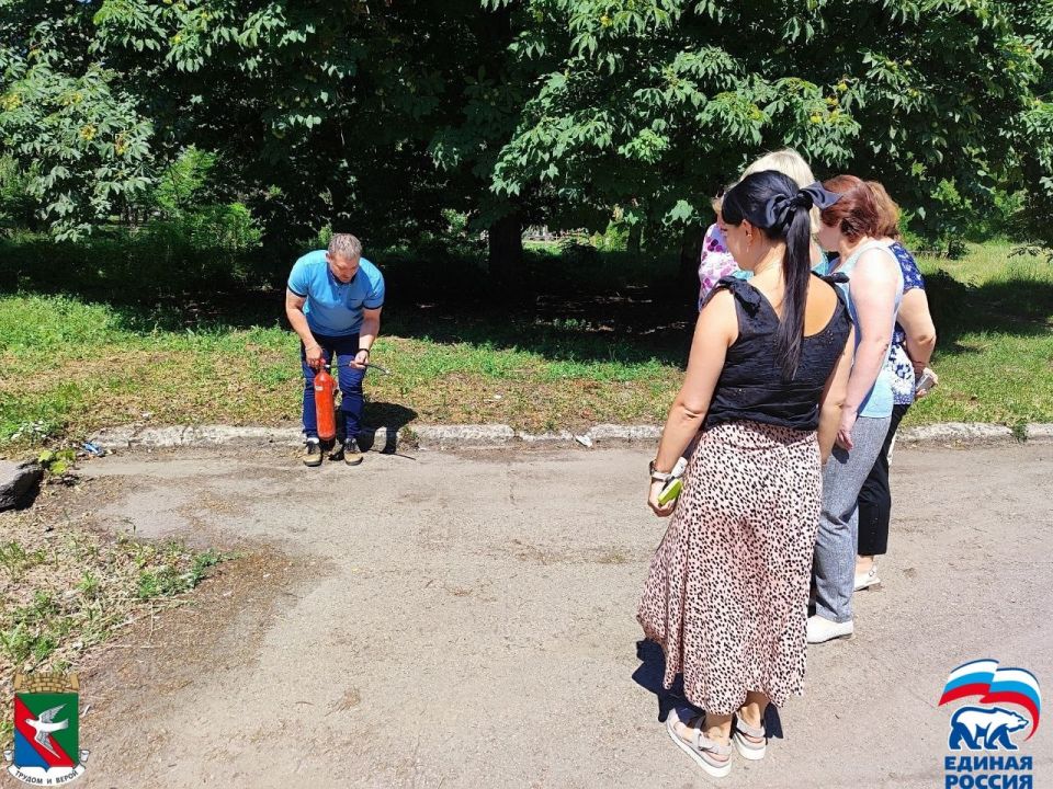 Тренировка по использованию средств тушения пожаров в Калининском внутригородском районе города Горловка Тренировка по использованию средств тушения пожаров в Калининском внутригородском районе города Горловка