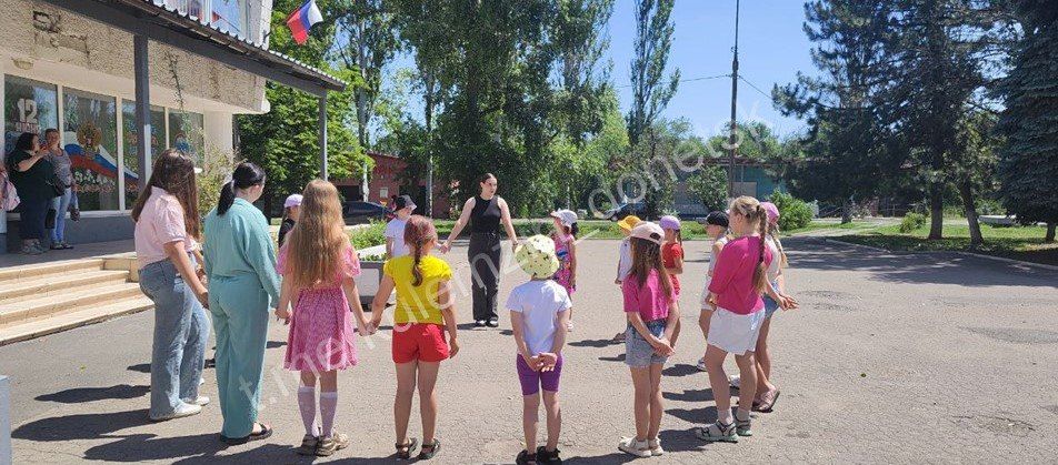 Во Дворце культуры «Юбилейный» в рамках проекта «Крепкая семья» партии «Единая Россия» состоялся конкурс рисунков на асфальте «Я люблю свою семью» ко Дню семьи, любви и верности Во Дворце культуры «Юбилейный» в рамках проекта «Крепкая семья» партии «Единая Россия» состоялся конкурс рисунков на асфальте «Я люблю свою семью» ко Дню семьи, любви и верности