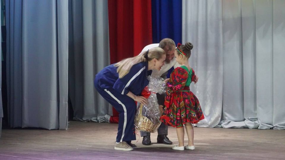 Торжественное мероприятие ко Дню семьи, любви и верности в Мангушском округе Торжественное мероприятие ко Дню семьи, любви и верности в Мангушском округе