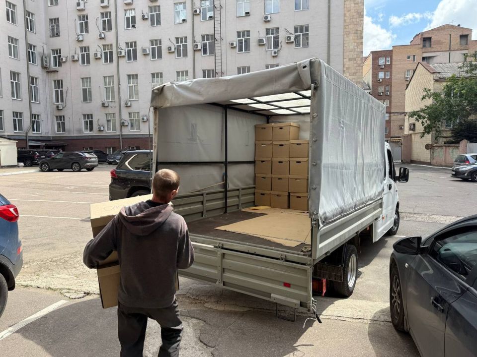 Александр Волошин: #гуманитарнаяпомощь. В Донецкую Народную Республику прибыл гуманитарный груз для тех, кто особенно нуждается в поддержке Александр Волошин: #гуманитарнаяпомощь. В Донецкую Народную Республику прибыл гуманитарный груз для тех, кто особенно нуждается в поддержке