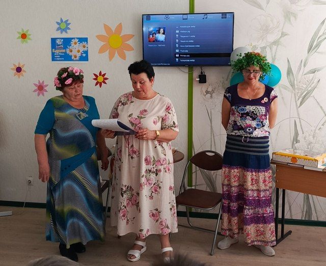 Семья- сокровище от Бога.. Сегодня по партийному проекту "Старшее поколение" в ГБУСО "Центр социального обслуживания населения города Дебальцево" для получателей социальных услуг прошло музыкально-тематическое мероприятие... Семья- сокровище от Бога.. Сегодня по партийному проекту "Старшее поколение" в ГБУСО "Центр социального обслуживания населения города Дебальцево" для получателей социальных услуг прошло музыкально-тематическое мероприятие...