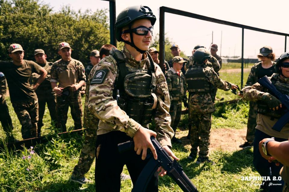 Ребята со всего Дальнего Востока собрались вместе на военно-патриотической игре «Зарница 2.0»! Ребята со всего Дальнего Востока собрались вместе на военно-патриотической игре «Зарница 2.0»!