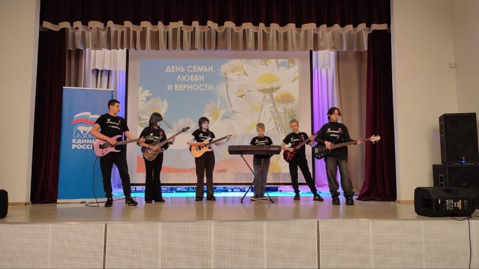 В клубе села Бирюки в рамках партийного проекта "Культура малой родины", Всероссийской политической партии "Единая Россия", для участников творческих коллективов состоялось тематическое мероприятие – литературно-музыкальная... В клубе села Бирюки в рамках партийного проекта "Культура малой родины", Всероссийской политической партии "Единая Россия", для участников творческих коллективов состоялось тематическое мероприятие – литературно-музыкальная...