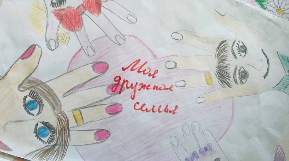 В Городском округе Торез проведен конкурс рисунков ко Дню семьи, любви и верности В Городском округе Торез проведен конкурс рисунков ко Дню семьи, любви и верности