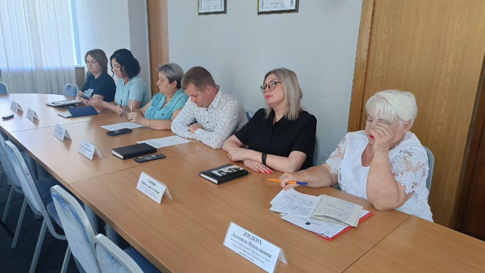Виктория Жукова: Провела еженедельное аппаратное совещание с руководителями ведомств, а также представителями силовых структур Виктория Жукова: Провела еженедельное аппаратное совещание с руководителями ведомств, а также представителями силовых структур