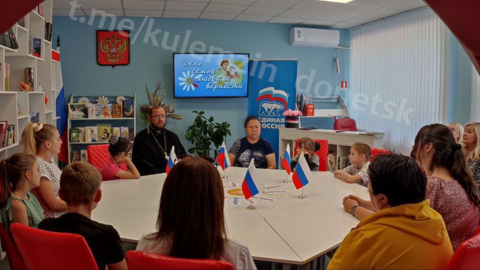 В клубе села Бирюки для участников творческих коллективов состоялась литературно-музыкальная гостиная «Ромашковое счастье» в рамках проекта «Культура малой Родины» партии «Единая Россия» В клубе села Бирюки для участников творческих коллективов состоялась литературно-музыкальная гостиная «Ромашковое счастье» в рамках проекта «Культура малой Родины» партии «Единая Россия»