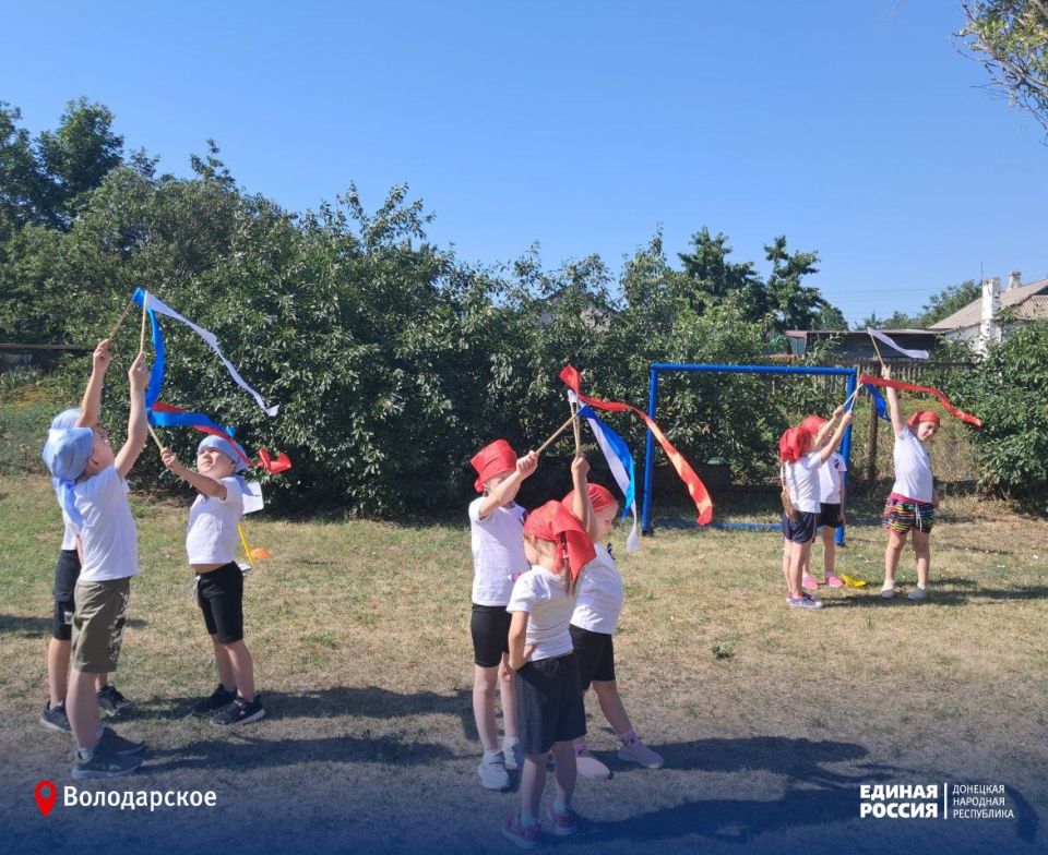 Мы живем в России - единство наша сила! Мы живем в России - единство наша сила!