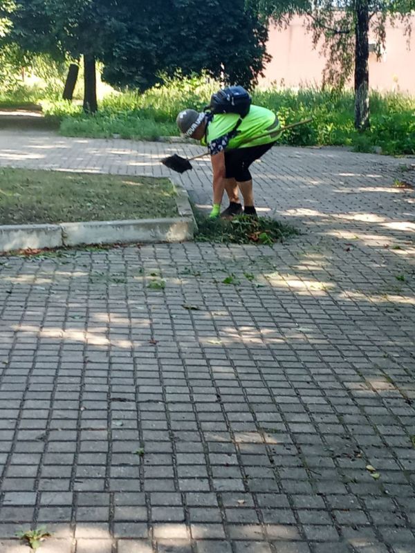 На территории городского округа Дебальцево продолжаются работы по покосу сорных и карантинных трав На территории городского округа Дебальцево продолжаются работы по покосу сорных и карантинных трав