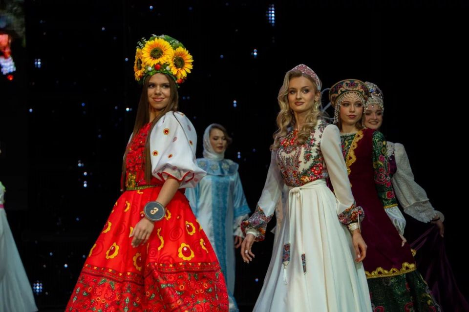 В Донецке состоялся финал Республиканского конкурса красоты «Краса Донбасса — 2025», в котором выступили 22 участницы из ДНР и ЛНР В Донецке состоялся финал Республиканского конкурса красоты «Краса Донбасса — 2025», в котором выступили 22 участницы из ДНР и ЛНР