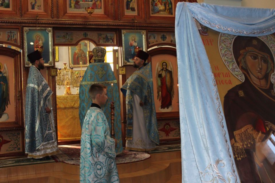 Крестный ход с Иверской иконой Пресвятой Богородицы продолжается Крестный ход с Иверской иконой Пресвятой Богородицы продолжается