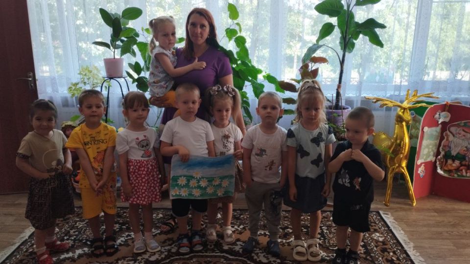 День Семьи, Любви и Верности - совсем еще молодой праздник в нашей стране, но такой нужный! Для всех в этих понятиях - семья, любовь и верность - скрыто что-то свое, но вместе с тем мы все ощущаем тепло, поддержку... День Семьи, Любви и Верности - совсем еще молодой праздник в нашей стране, но такой нужный! Для всех в этих понятиях - семья, любовь и верность - скрыто что-то свое, но вместе с тем мы все ощущаем тепло, поддержку...