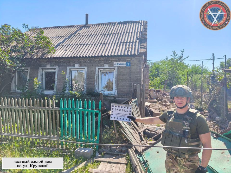 Последствия ночного обстрела Ясиноватой со стороны украинских боевиков Последствия ночного обстрела Ясиноватой со стороны украинских боевиков