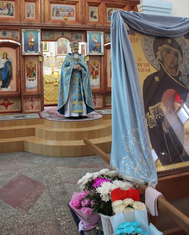 Крестный ход с Иверской иконой Пресвятой Богородицы продолжается Крестный ход с Иверской иконой Пресвятой Богородицы продолжается
