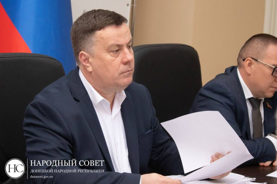 Константин Кузьмин: Провел заседание Президиума Народного Совета ДНР Константин Кузьмин: Провел заседание Президиума Народного Совета ДНР