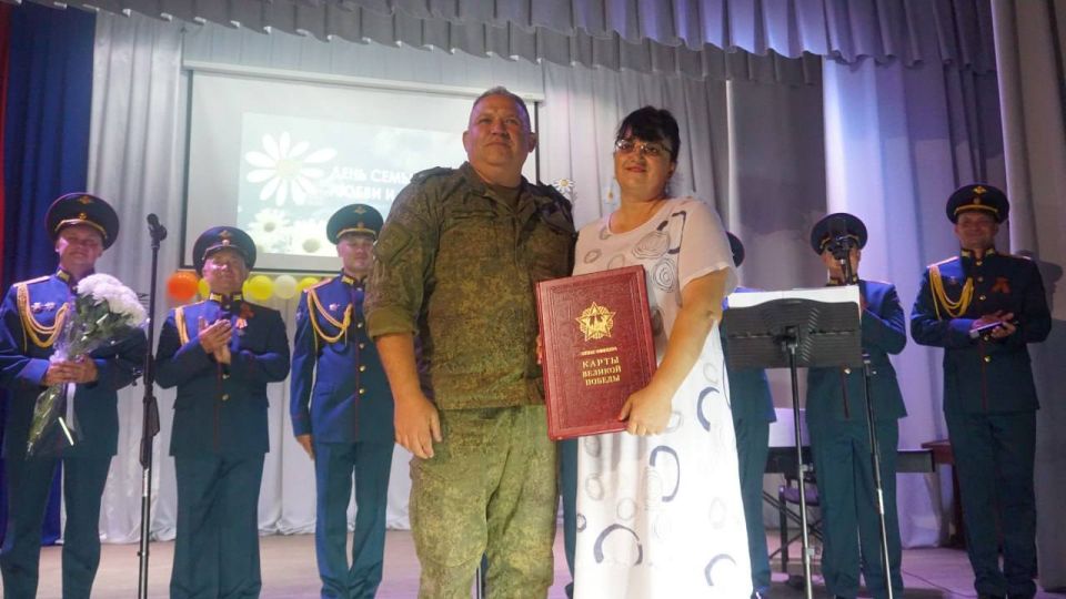 Ансамбль солистов инженерных войск выступил в Мангуше с праздничным концертом Ансамбль солистов инженерных войск выступил в Мангуше с праздничным концертом