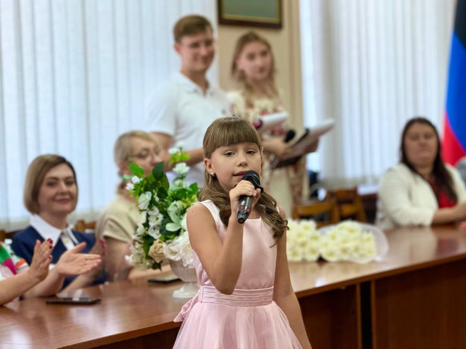 Александр Волошин: В День семьи, любви и верности в Шахтёрске прошло тематическое праздничное мероприятие Александр Волошин: В День семьи, любви и верности в Шахтёрске прошло тематическое праздничное мероприятие