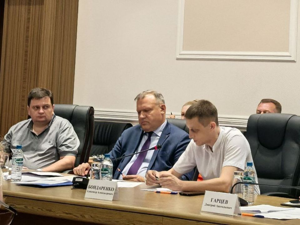 Александр Бондаренко: Принял участие в рабочем совещании по вопросам разработки программы восстановления четырех районов Донецка, которое прошло в Правительстве по поручению Главы ДНР Александр Бондаренко: Принял участие в рабочем совещании по вопросам разработки программы восстановления четырех районов Донецка, которое прошло в Правительстве по поручению Главы ДНР