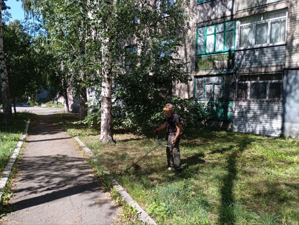 На территории городского округа Дебальцево продолжаются работы по покосу сорных и карантинных трав На территории городского округа Дебальцево продолжаются работы по покосу сорных и карантинных трав