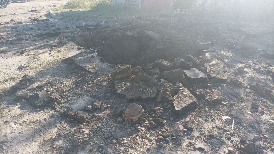 Повреждены четыре частных дома и автомобили: ВСУ ночью обстреляли Ясиноватую Повреждены четыре частных дома и автомобили: ВСУ ночью обстреляли Ясиноватую