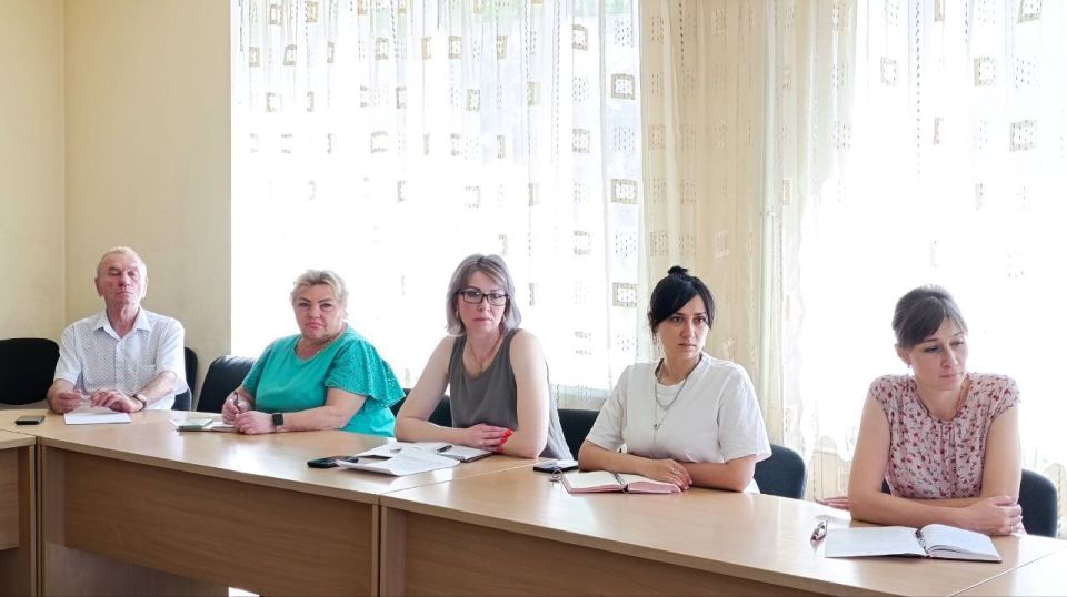 Наталья Бегуненко: Сегодня, 9 июля, первый заместитель руководителя Управы Петровского внутригородского района Администрации городского округа Донецк Плахутин Юрий Иванович провел еженедельное аппаратное совещание Наталья Бегуненко: Сегодня, 9 июля, первый заместитель руководителя Управы Петровского внутригородского района Администрации городского округа Донецк Плахутин Юрий Иванович провел еженедельное аппаратное совещание